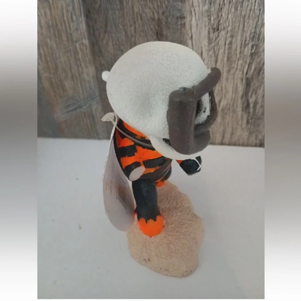 Thrills & Chills Scuba Skeleton Aquarium Ornament Glow in the Dark NWT Halloween